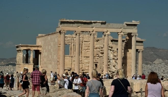 Ο τουρισμός είναι η «βαριά βιομηχανία» της Ελλάδας – Το 1/4 του ΑΕΠ προήλθε από τον τουρισμό το 2017